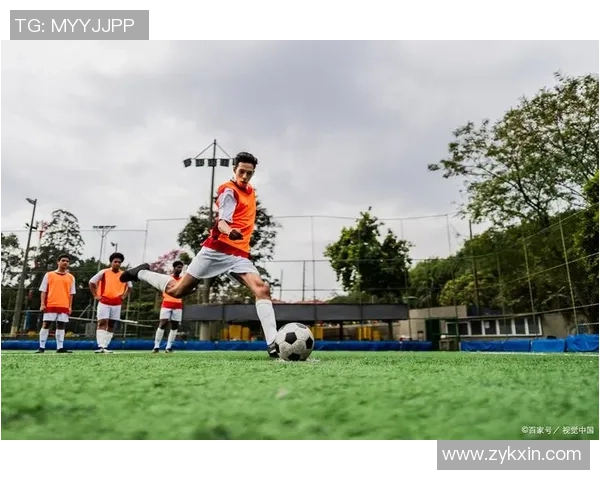 上海足球队在足球耐力排行榜中荣登第五名展现出强劲实力与潜力 上海足球队在足球耐力排行榜中荣登第五名展现出强劲实力与潜力